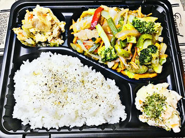 野菜炒め弁当 Stir-fried vegetable lunch box