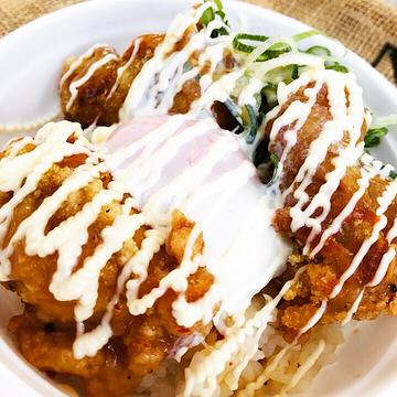 マヨ唐揚げ丼【ニンニクだれ】