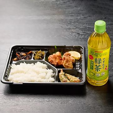 鳥の唐揚げ弁当+緑茶
