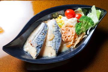 さばの味噌煮定食(サラダ付)