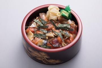 ■塩ヅケばらちらし *入荷により内容は変わります。味付きのため醤油は付きません。