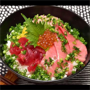 葱まみれな鮪づくし丼