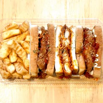 ● トマトソースチキンカツ(180g！)サンド・ポテトセット