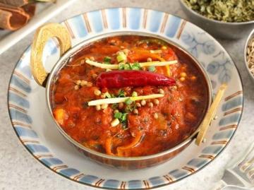 チキンマサラカレーとナンのセット Chicken Masala Curry