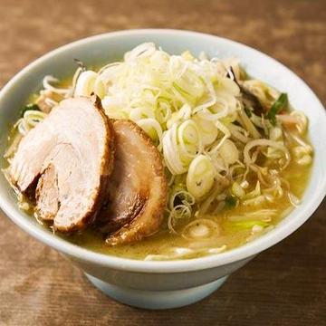 極太濃厚 「ネギ盛り焼豚」タンメン