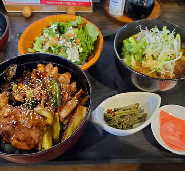 焼き鳥丼、ミニ野菜あんかけうどんセット