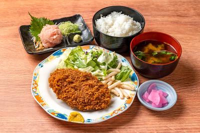 【もり川特製】特製牛メンチカツ弁当【ネギトロ付き】