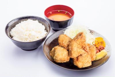 キッシーのむね塩からあげ弁当(唐揚げ4個入り、みそ汁付)