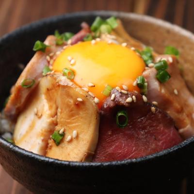 藁焼きロースト肉丼