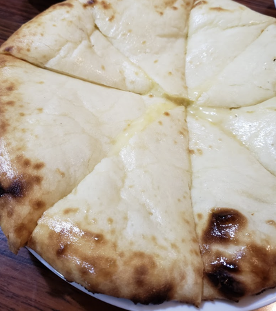 チーズナン Cheese Naan