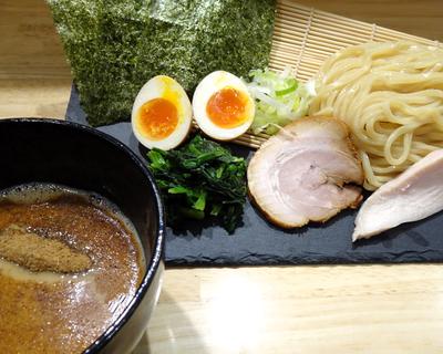 味玉魚介豚骨つけ麺(豚叉焼1枚、和だし味玉、ほうれん草、薬味葱、魚粉)