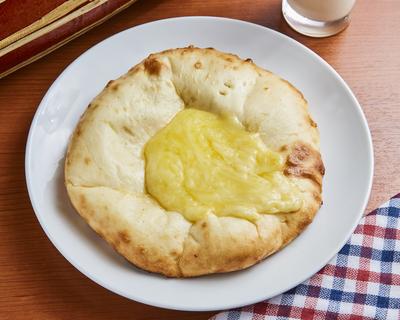 チーズナン Cheese Naan