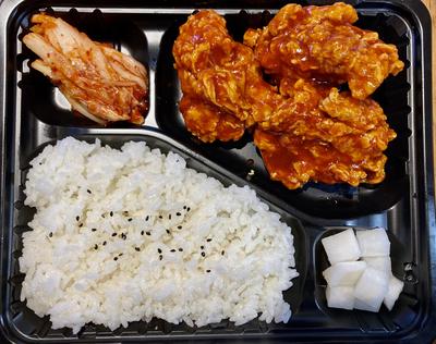 ヤンニョムチキン弁当 yangnyeom chicken with meal 