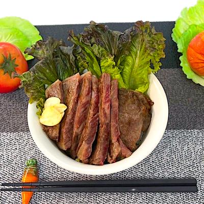 国産牛ヘルシーステーキ丼(Japanese beef healthy steak rice bowl)
