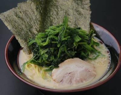 豚骨ほうれん草ラーメン