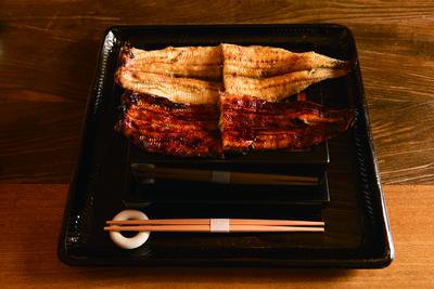 うな重 特々上(蒲焼1本・白焼き1本)