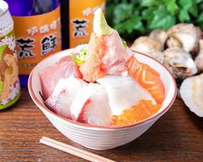 豪快びっくり海鮮丼 Hearty, Amazing Seafood Rice Bowl