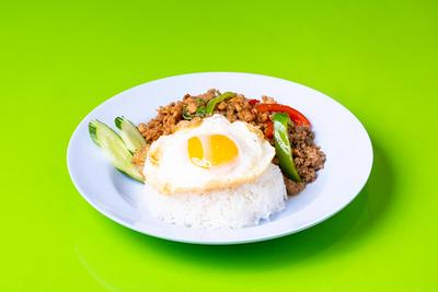 鶏肉のガパオライス Chicken Gapao Rice