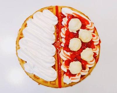 ストロベリー＆レアチーズ＆ストロベリーソース＆ミルククリーム