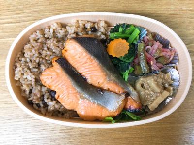 寝かせ玄米-酵素玄米-と銀鮭の柚庵焼き(主菜)弁当