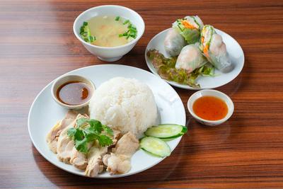 タイの鶏飯+生春巻き+スープ
