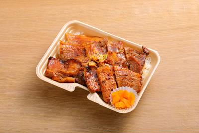 北海道産 特盛ピリ辛豚丼弁当 ロース・肩ロース・バラ相盛