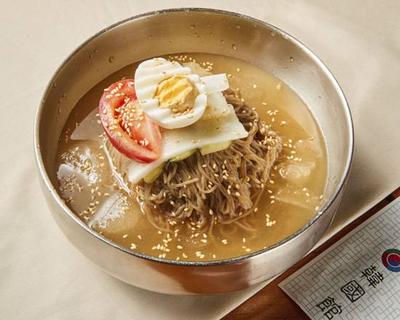 水冷麺 Cold Buckwheat Noodles