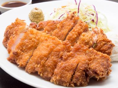 大きなチキンカツ(ライス・お味噌汁付き)