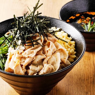 名物 ワシワシガシガシ食べる! ラー油で食べる 肉蕎麦