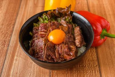 TVに取り上げられた!【たまご付き】やわらか牛ハラミ丼(並 牛ハラミ約100g、)