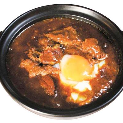 牛すじ煮込み玉子カレー
