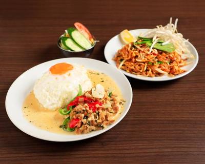 ホワイトガパオとパッタイ弁当 WhiteCreamGapao＆PattaiBox