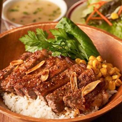 サーロインステーキ丼 Sirloin beef steak bowl