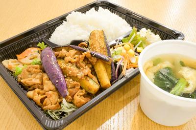豚肉と茄子の辛味噌炒め弁当 おみそ汁付