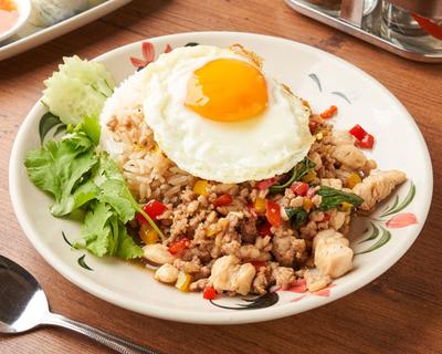 鶏＆豚ひき肉・とろ～り卵でいただく ♪RUFUSの特製ガパオライス♪ ☆辛さ調整お申し付けください☆
