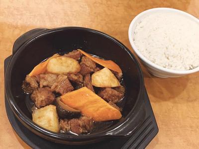 土鍋牛バラ煮込み定食(黄牛飯)
