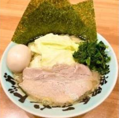 家系 豚骨醤油ラーメン 味玉入り
