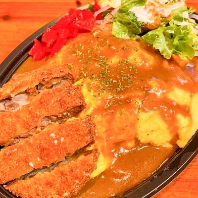 メンチカツカレーオムライス