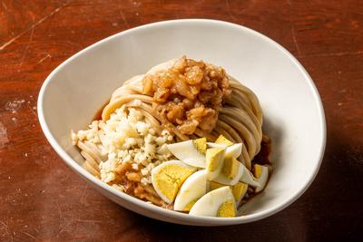 背脂とにんにく崩し玉子のまぜそば
