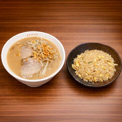 鉄鍋焼味噌ラーメンと半チャーハンセット
