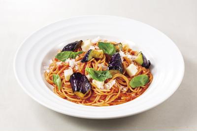 揚げ茄子とモッツアレラチーズのトマトソーススパゲッティ