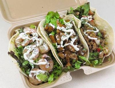 【ボリューム満点！！】トリプルタコス(チキン＆ポーク＆ビーフ) Triple Tacos(Chicken＆Pork＆Beef)