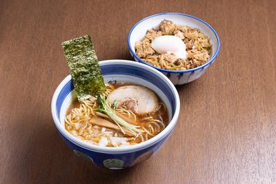 双麺らーめん ＆ 月見豚とろ飯セット