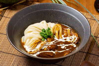 牛すじ冷あつカレーうどん Cold ＆ Hot Beef Tendon Curry Udon