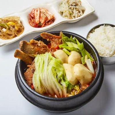 カムジャタン(韓国惣菜3品、ご飯大盛り無料)