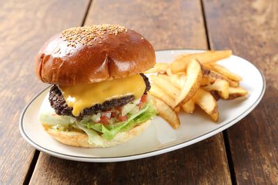 cheeseburger チーズバーガー 【フレンチフライ付】