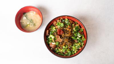 幸丼焼豚辛子高菜丼(特盛り)(手作り味噌汁付き)