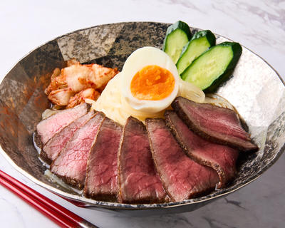 ローストビーフのせ盛岡冷麺 Morioka Cold Noodles with Thickly-Cut Roast Beef