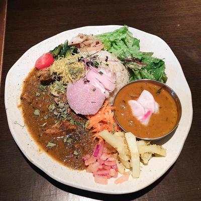 季節の限定カリーとスパイスドチキンカリー