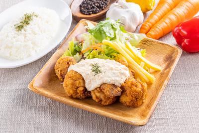 【弁当】秘伝の唐揚げタルタルプレート